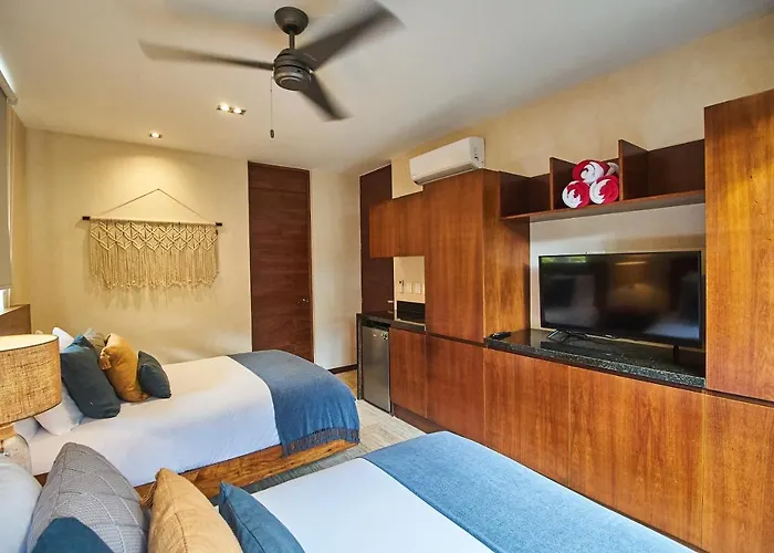 Don Quijote - Private Pool & Club Access